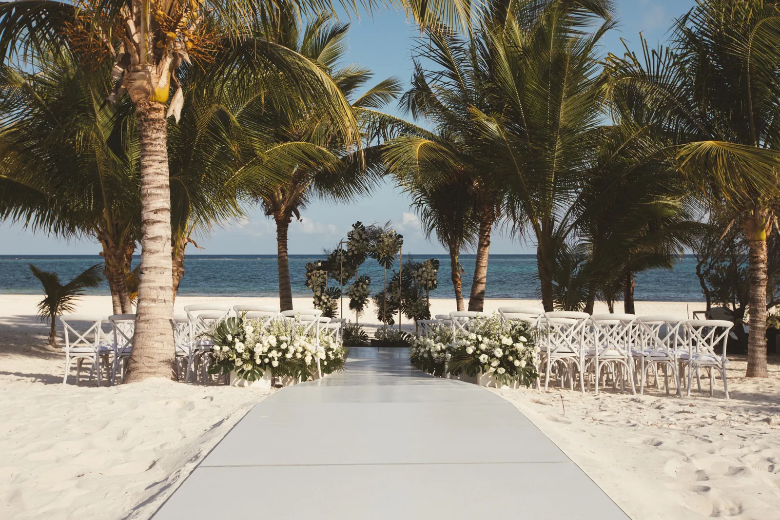 Pasillo de boda en la playa, Chablé