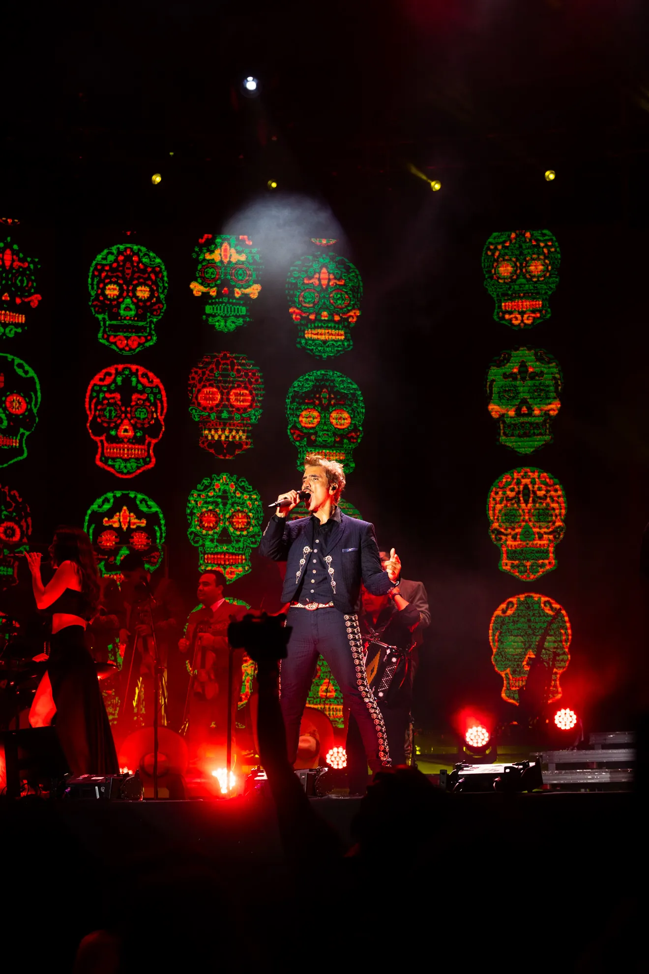 Show con calaveras, escena roja