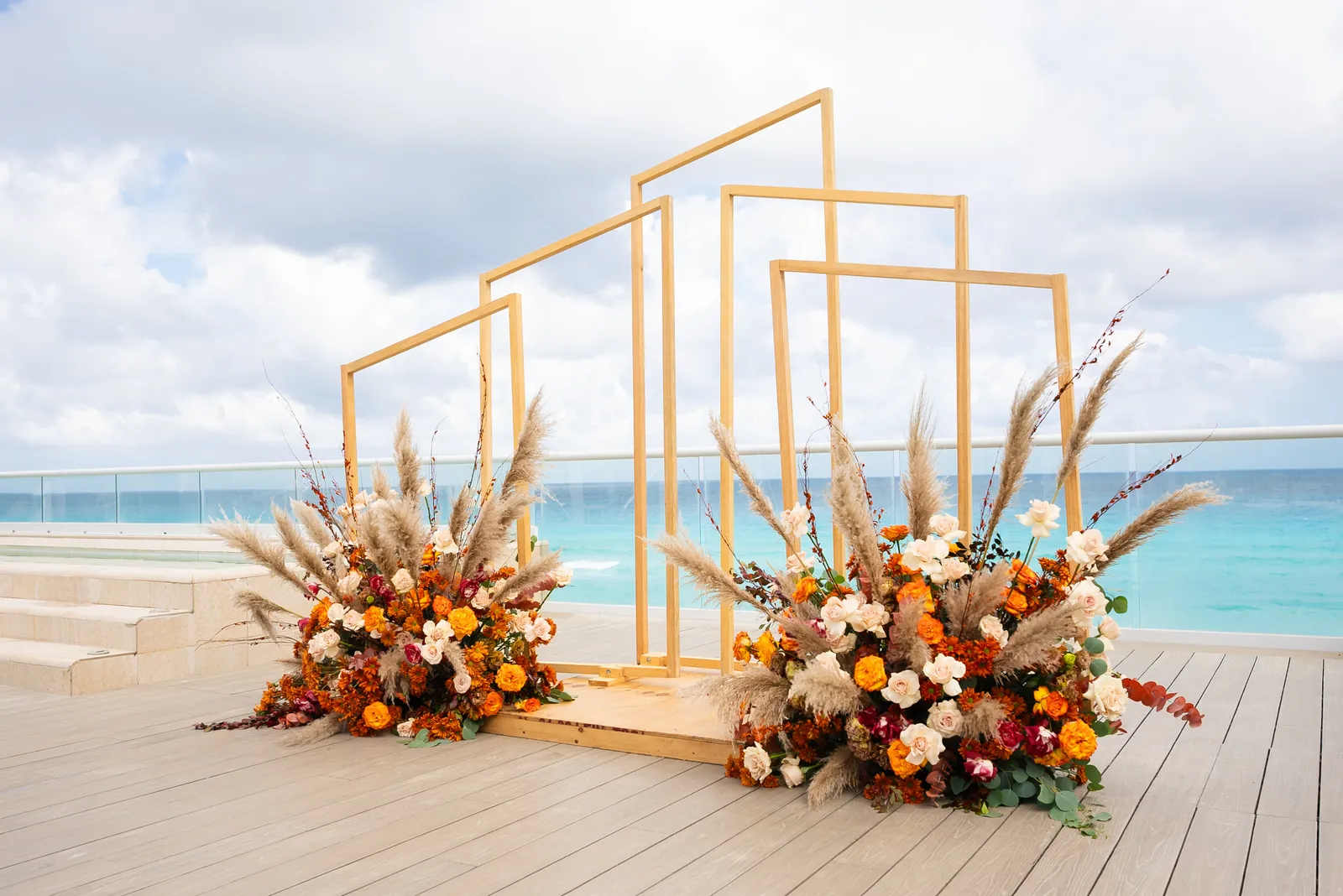 Arco floral de boda, Hilton