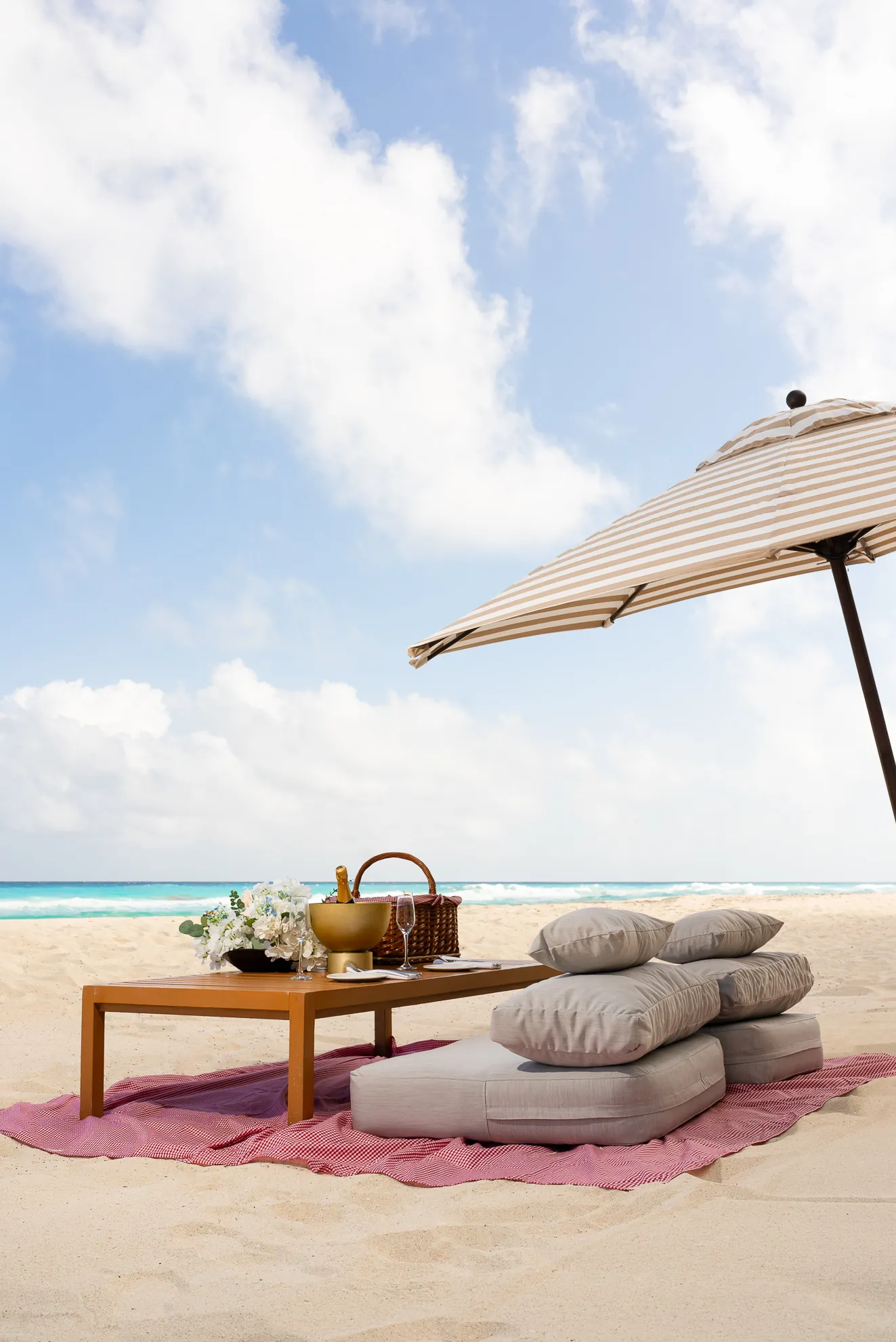 Desayuno en la playa, Hilton