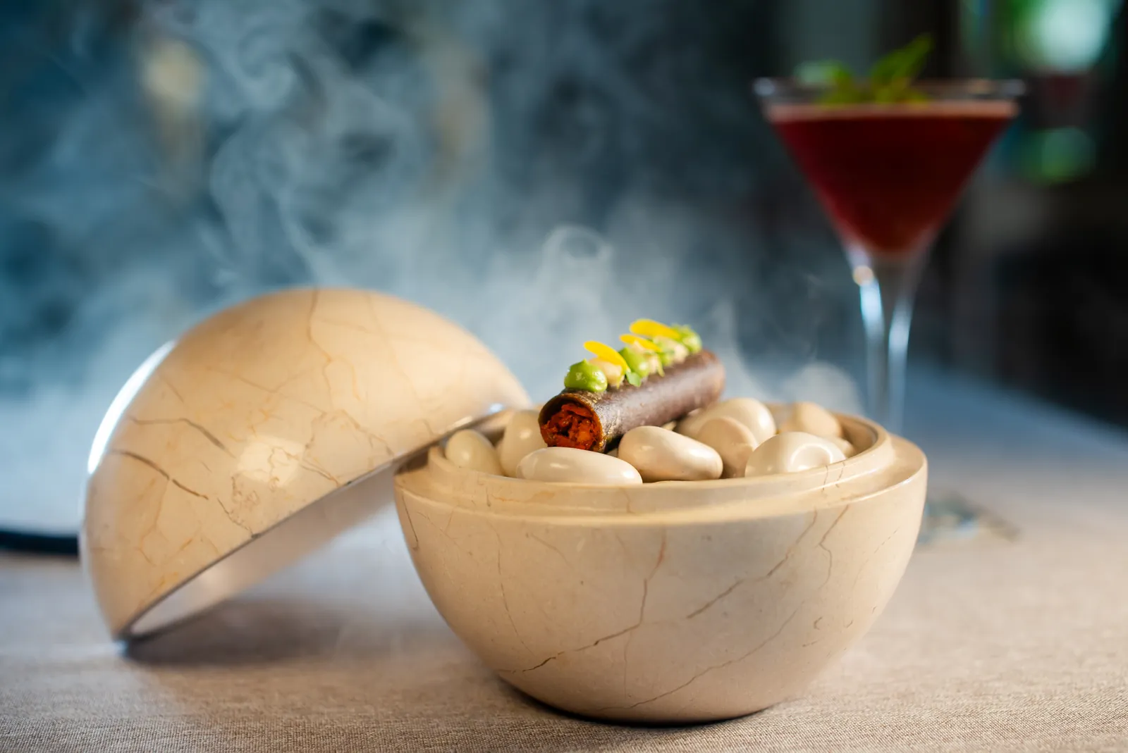 Coctelería en esfera de mármol, Nizuc